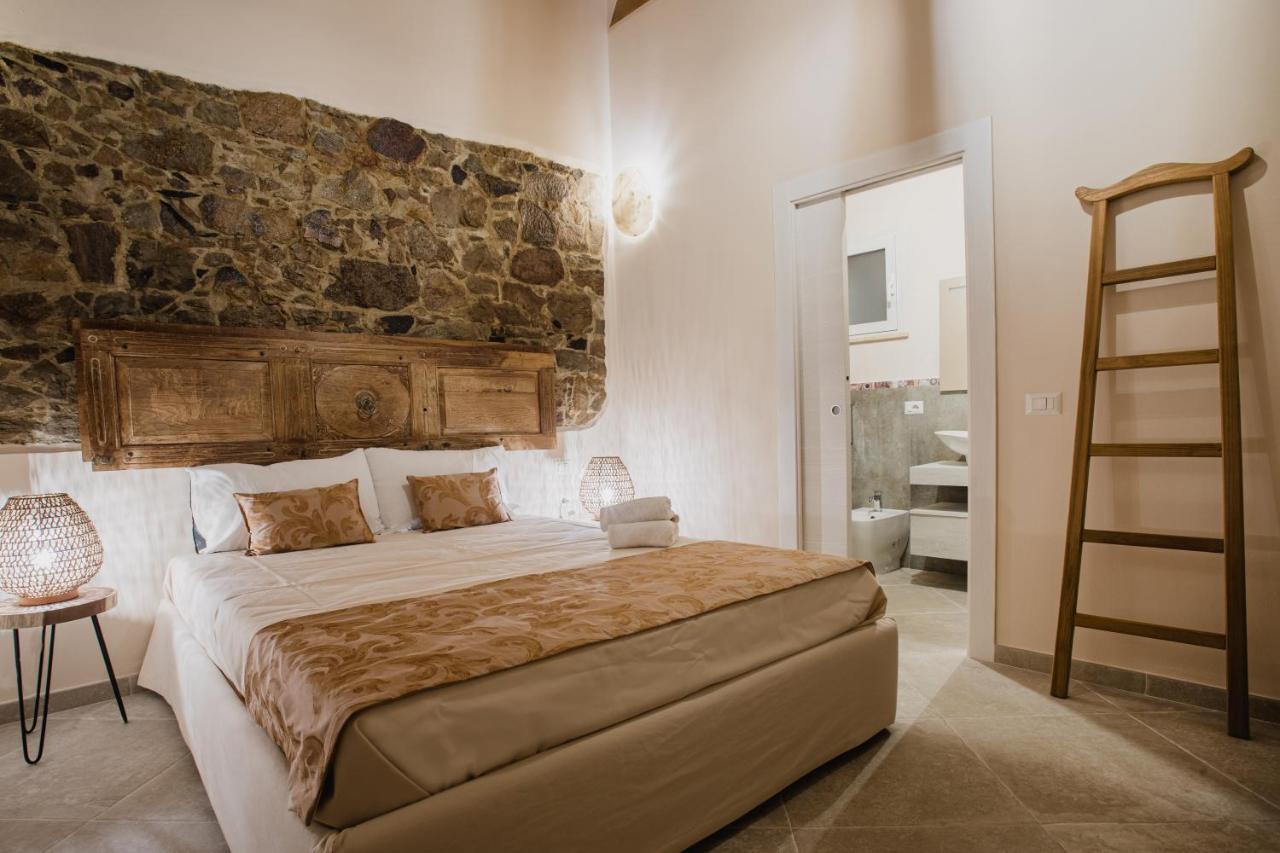 Moon'S Tower Suite&Rooms Portoscuso Esterno foto