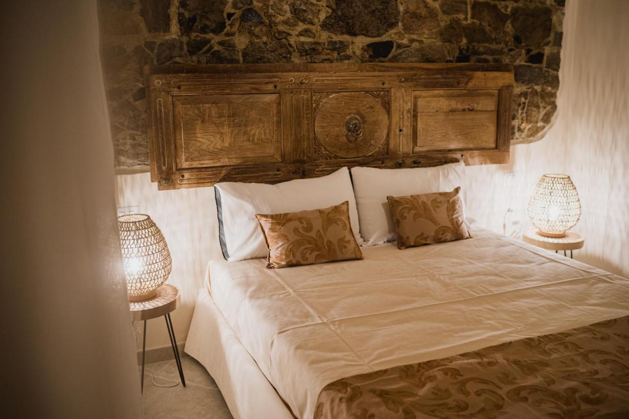 Moon'S Tower Suite&Rooms Portoscuso Esterno foto