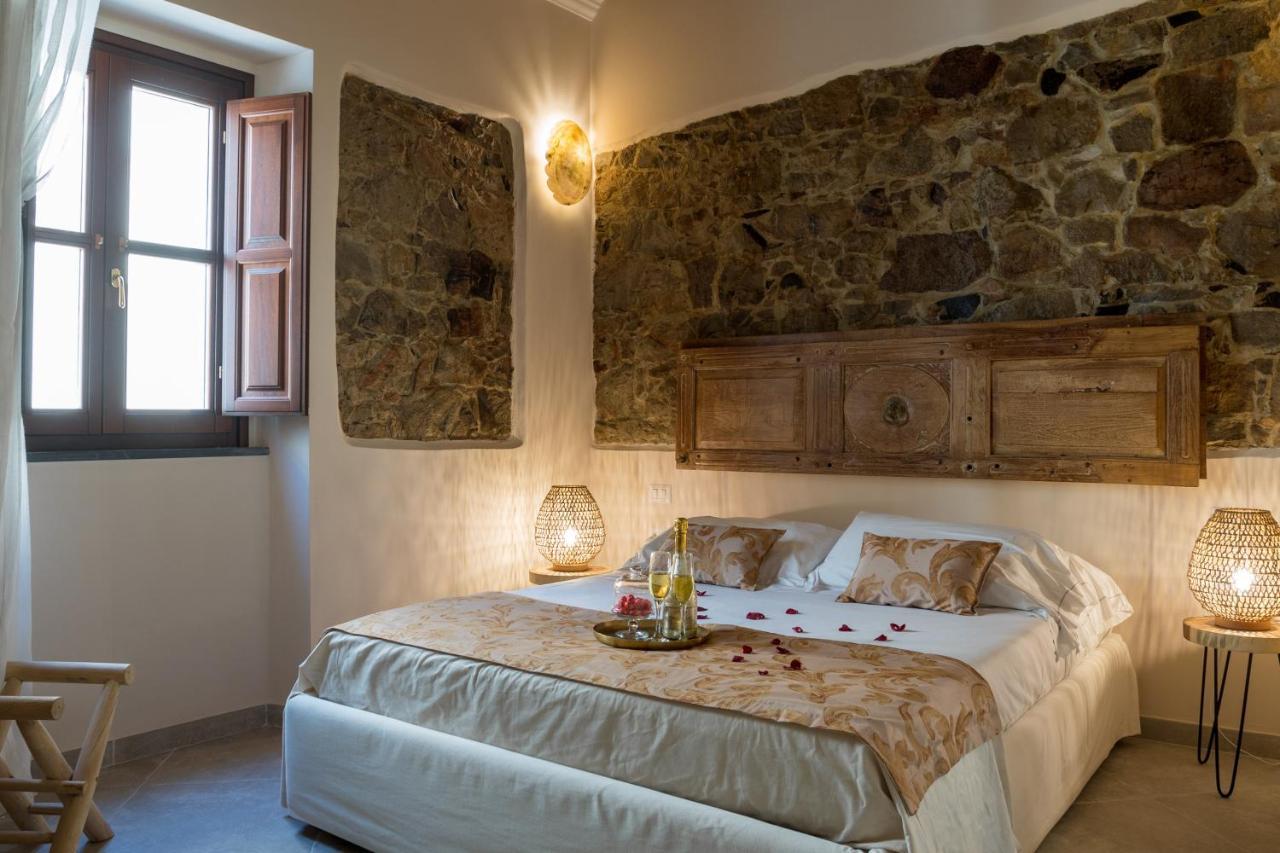 Moon'S Tower Suite&Rooms Portoscuso Esterno foto