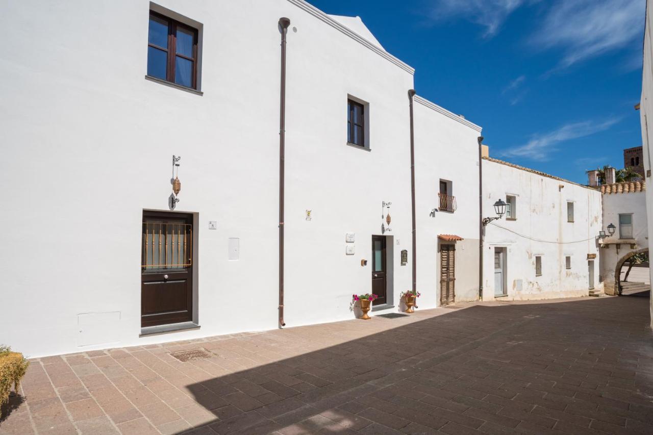 Moon'S Tower Suite&Rooms Portoscuso Esterno foto
