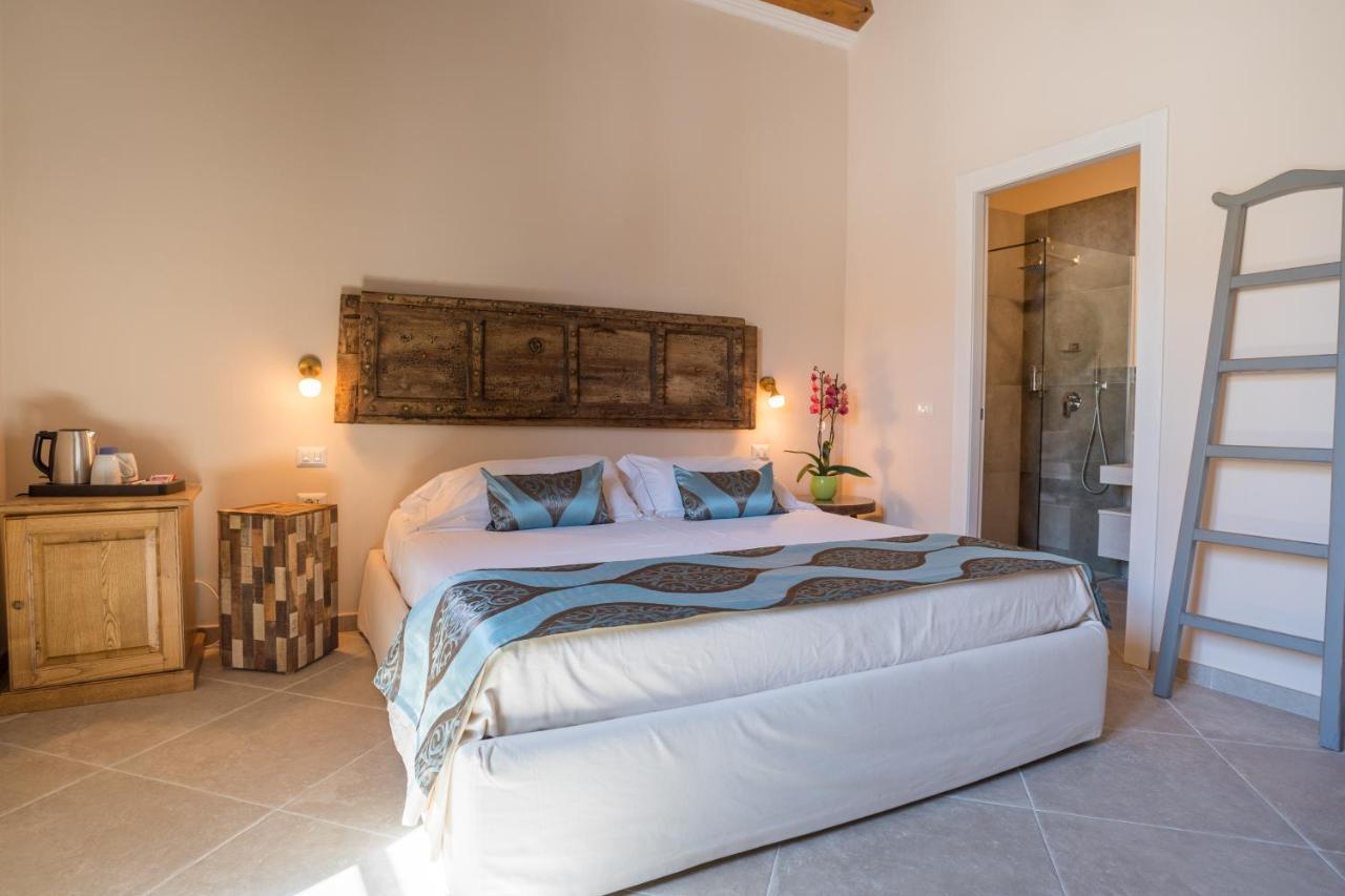 Moon'S Tower Suite&Rooms Portoscuso Esterno foto